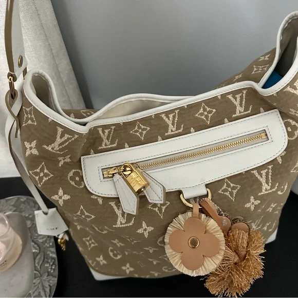 Louis Vuitton Sabia Bouzas PM Monogram Blonde White Shoulder Bag Cruise 2011 - Picture 4 of 15